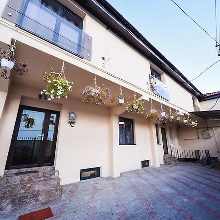 Hostel Nelana Cluj-Napoca Exterior foto