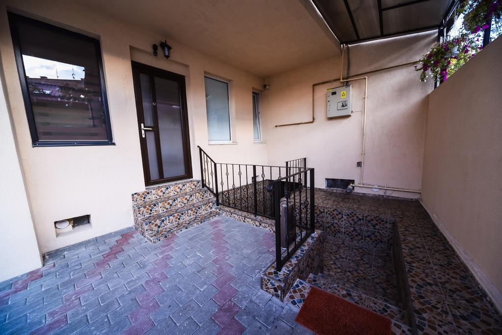 Hostel Nelana Cluj-Napoca Exterior foto