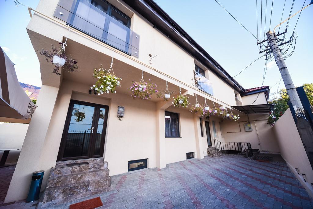 Hostel Nelana Cluj-Napoca Exterior foto